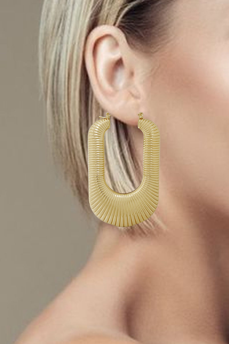 RIBBED TEXTURE STATEMENT HUGGIE HOOP EARRING