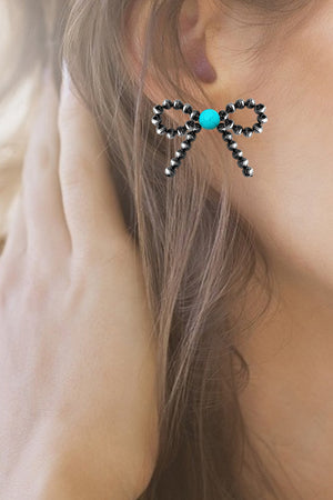 NAVAJO PEARL RIBBON STUD EARRING